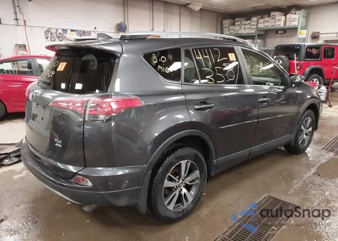2017 Toyota Rav4 Xle z USA, uszkodzony, nr VIN JTMRFREV7HJ136596